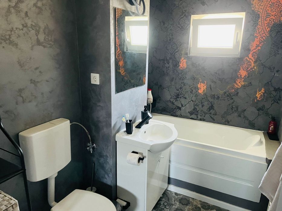Inchiriez apartament navodari