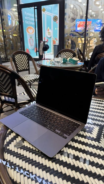 Продам MacBook Air 13