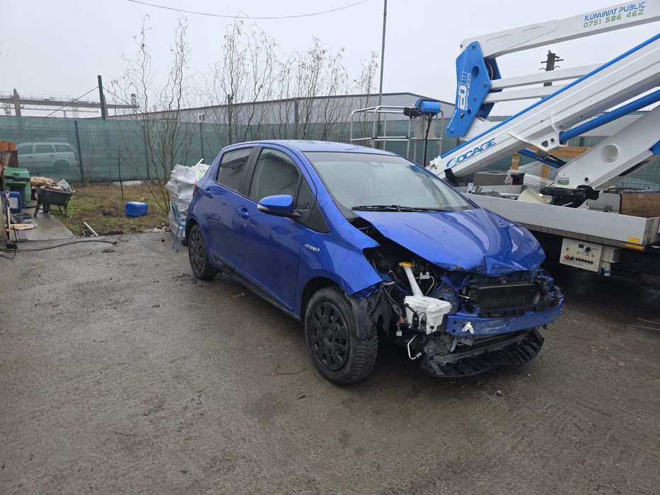 Toyota Yaris Hybrid avariat