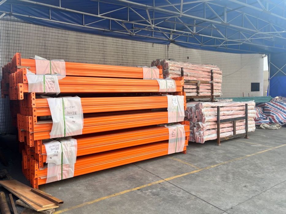 Rafturi metalice cantilever