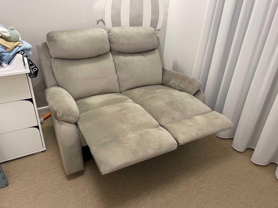 Canapea cu recliner