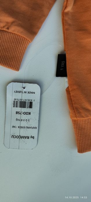 Продам костюмчик детский.