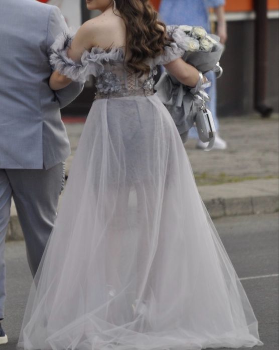 Официална рокля.