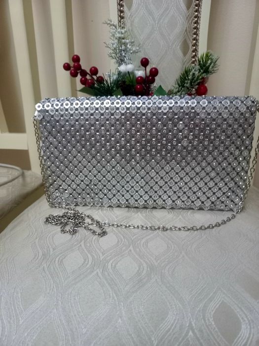 Шикарный новый клатч.