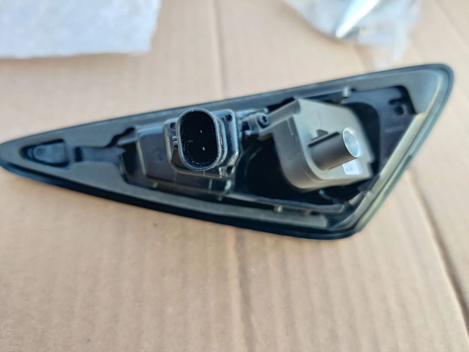 Camera H83CL Fata stanga NOUA Semnalizare aripa TESLA Model 3 / Y 1873282 / 4563AC
