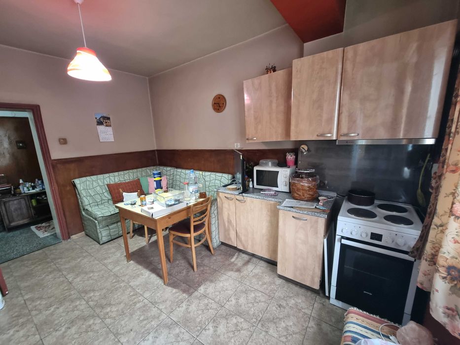 Продава се Тристаен апартамент в Благоевград, Идеален център - 97 кв.м за 1372 €/кв.м - Снимка #1