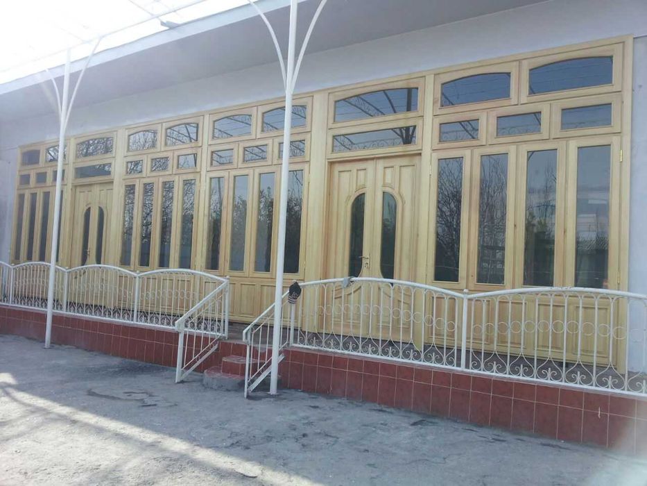 Kuxnya uchun eshik va romlar yog'ochdan, окна и дверей из дерева