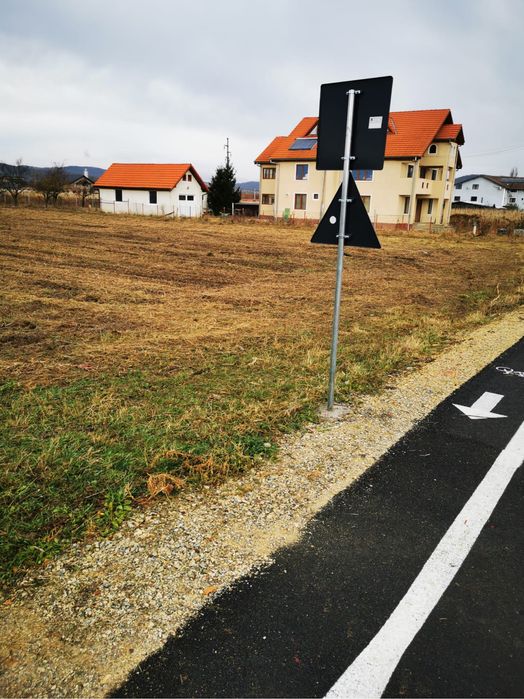 Vând teren în Hațeg