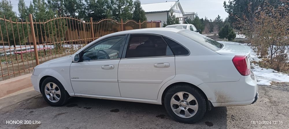 Lasetti xolati ajoyib