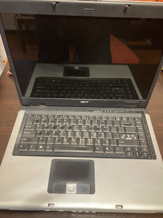 Лаптоп,работещ може и за части