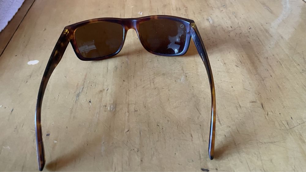 Солнцезащитные очки Electric