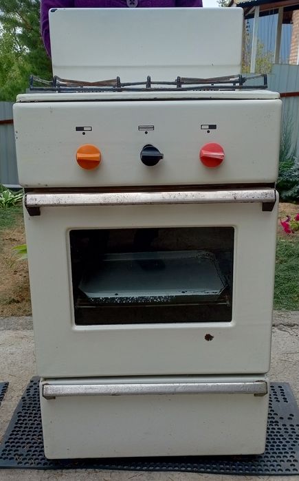 Продам газовую плиту