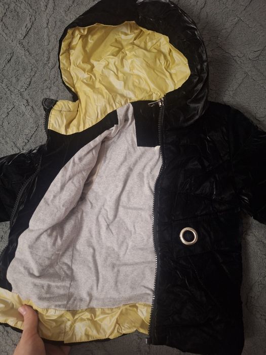 Продам куртку для девочки