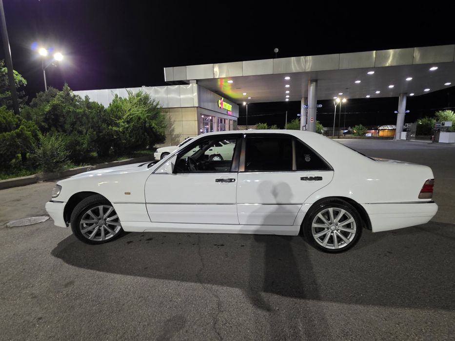 Mercedes-Benz W140 S320