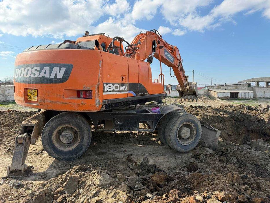 Ekskavator DOOSAN 180w