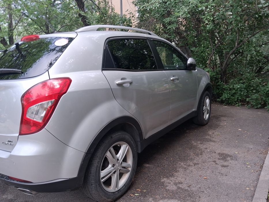 Автомашина  санг енг 2014