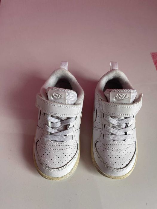 Маратонки Adidas, Nike