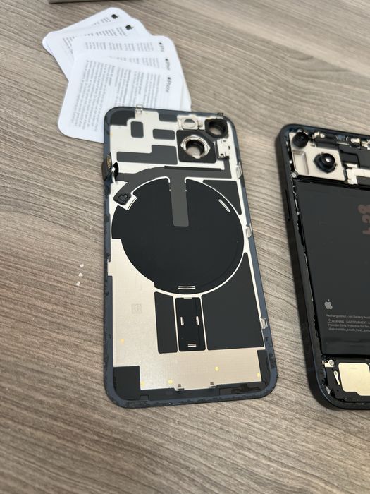 iPhone 14, на части - корпус, дисплей, батерия, камера и др.