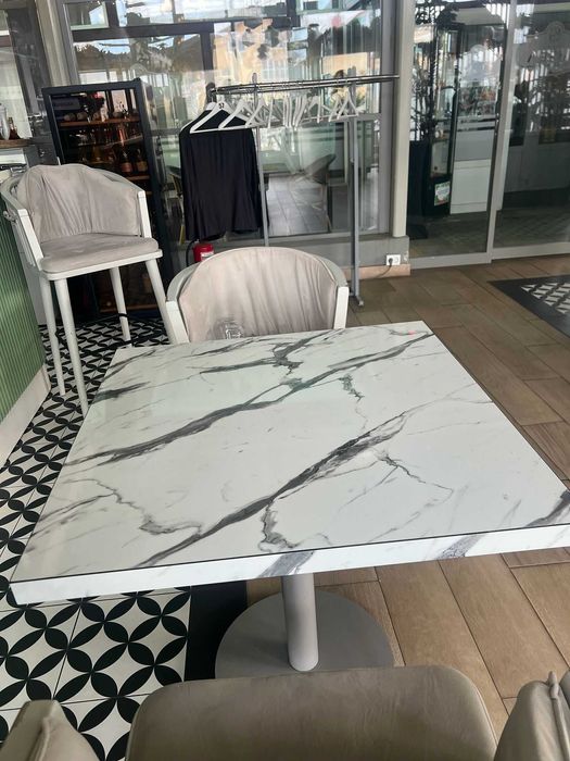 Mobilier restaurant complet – scaune lemn masiv + mese – 50% din prețul de nou