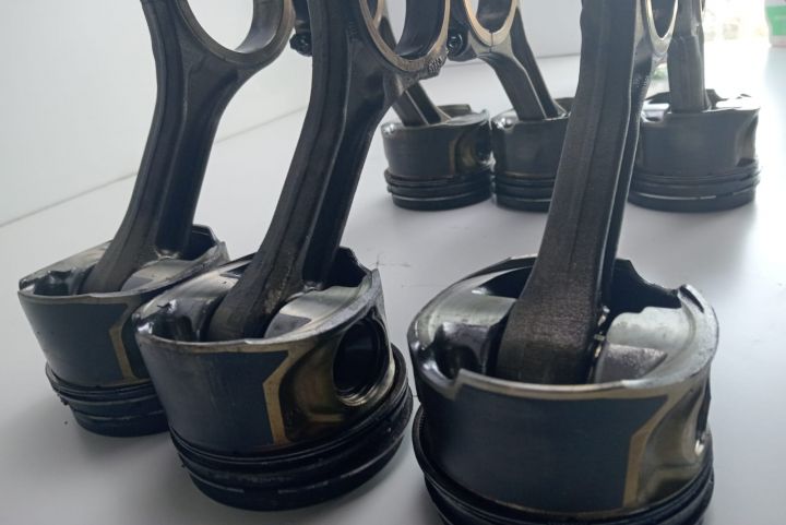 Piston cu biela  2.7 tdi  059ab Audi A6 4F/C6