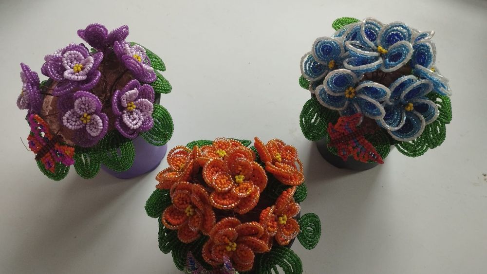 Цветы из  бисера