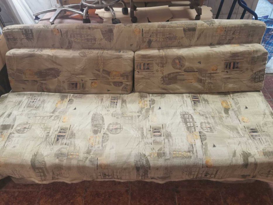 Разтегателен диван