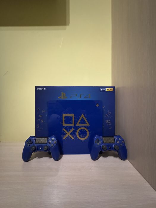 Playstation 4 Slim / 4 Days of Play Limited Edition