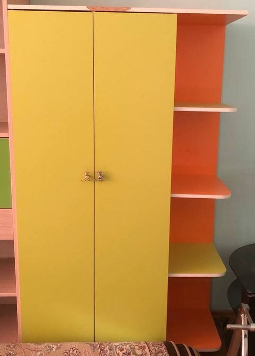 Срочно Продам детская кровать и шкаф.