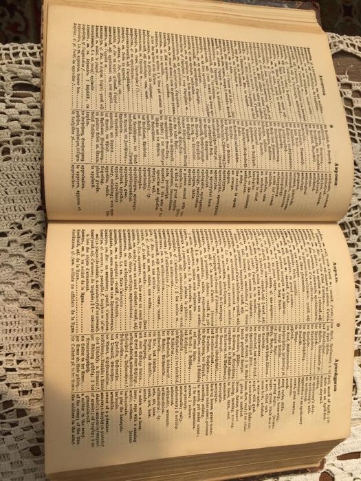 Словарь антикварный продаю