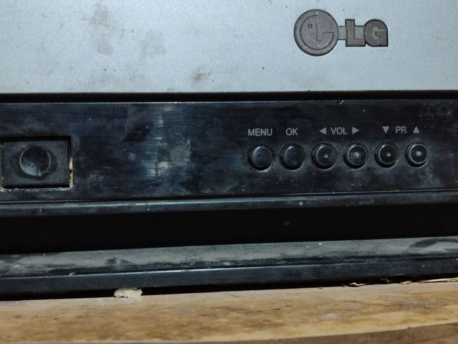 Телевизор LG работает