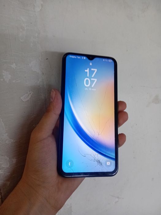 Samsung A34 ustidig oynasi singan