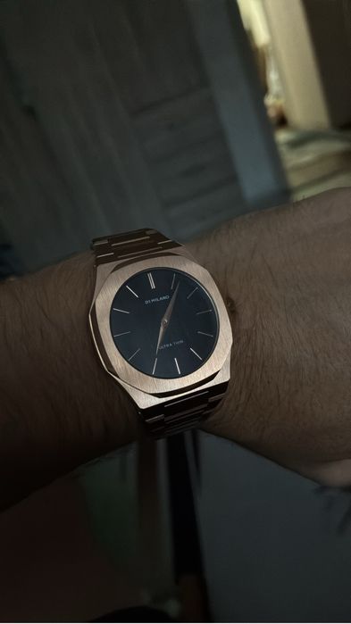 Продам часы новые d1 milano