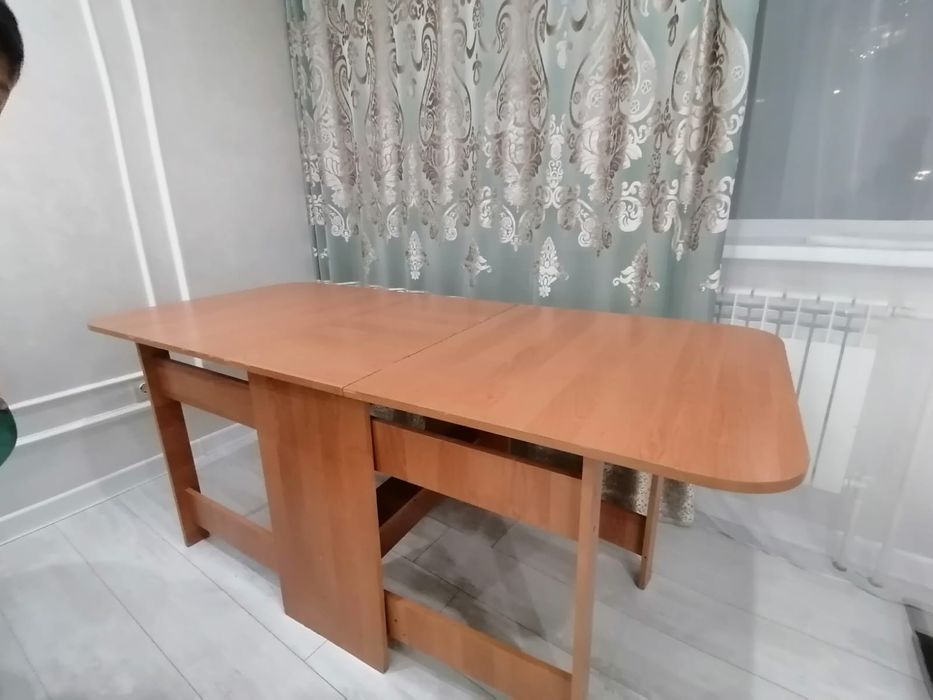Продам стол раздвижной