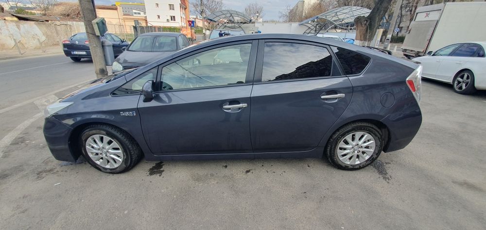 Toyota Prius 3 Plug-In Hybrid 2015