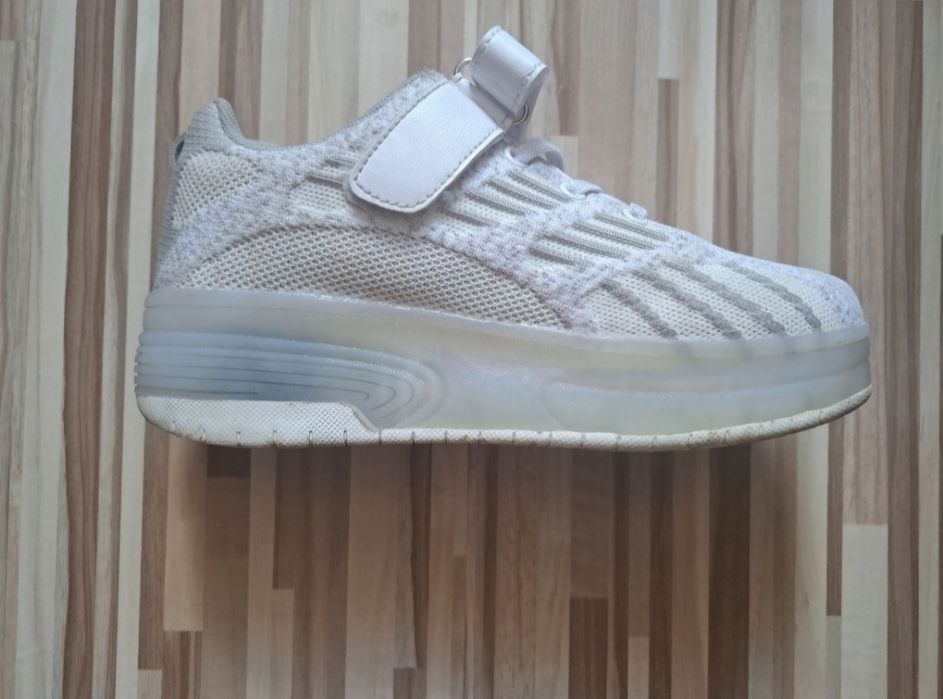 Светещи маратонки с колелца