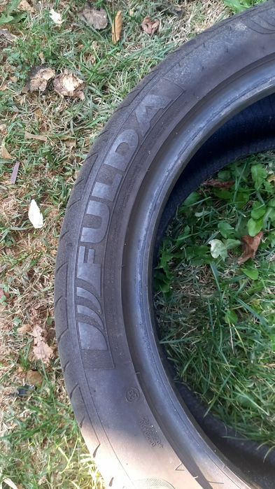 4бр. гуми 235 45 17,  две Fulda и две Black lion