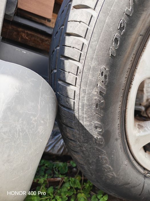 Vând cauciucuri 235 60 18 folosite 100 lei buc.