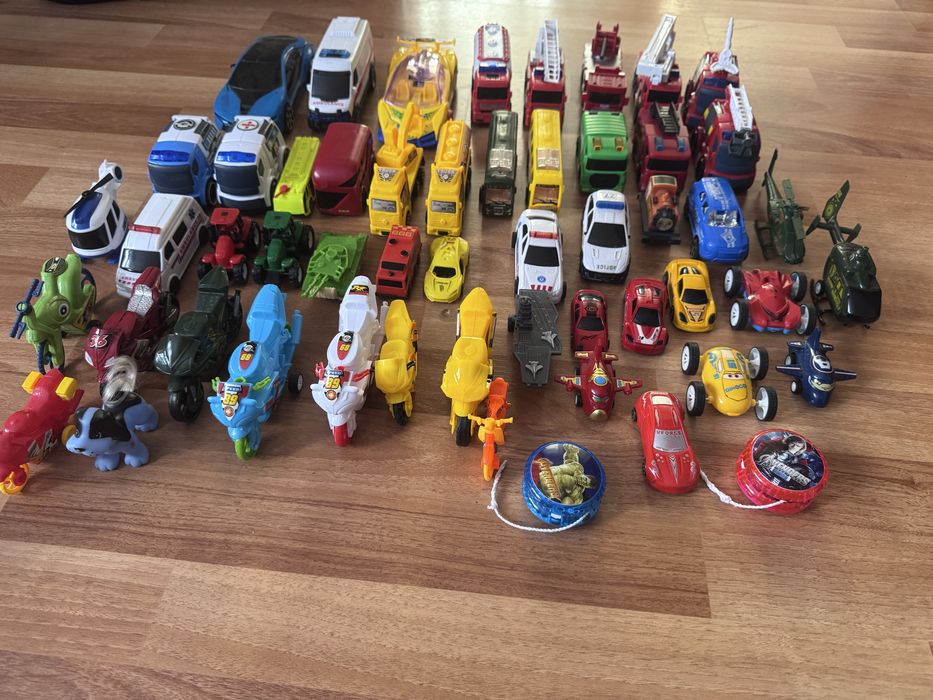 Diverse jucarii de dimensiune mica