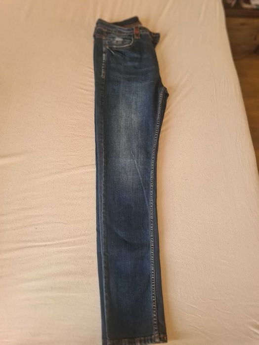 Чисто нови дънки