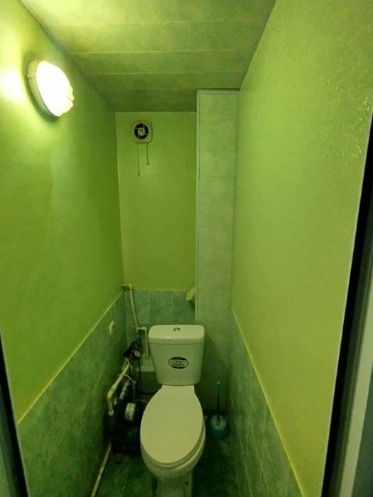 Жиззах шахар Олмазор махалласида жойлашган 3 хонали квартира сотилади