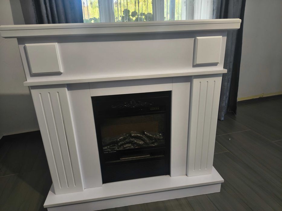 Șemineu electric decorativ, alb, elegant – puțin folosit