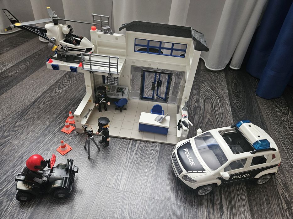 Playmobil Sectia de politie+set masina de politie cu sunete si lumini