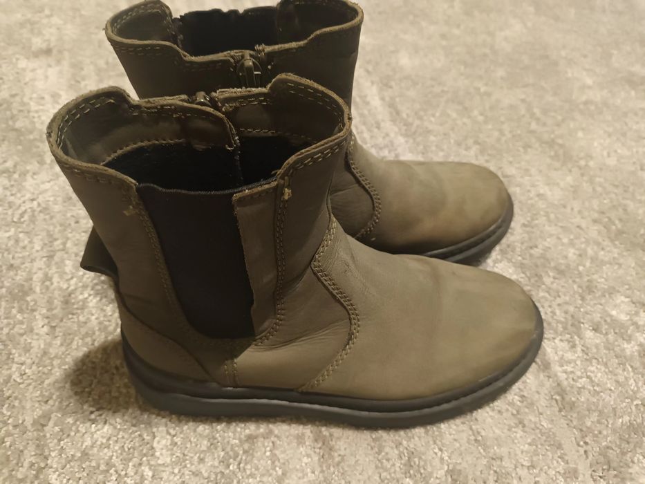Зимно яке и зимни обувки в маслено зелено. Размер 140 и 34 номер