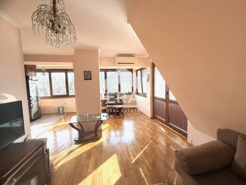 Двустаен, обзаведен, югозападен апартамент под наем, с морска панорама