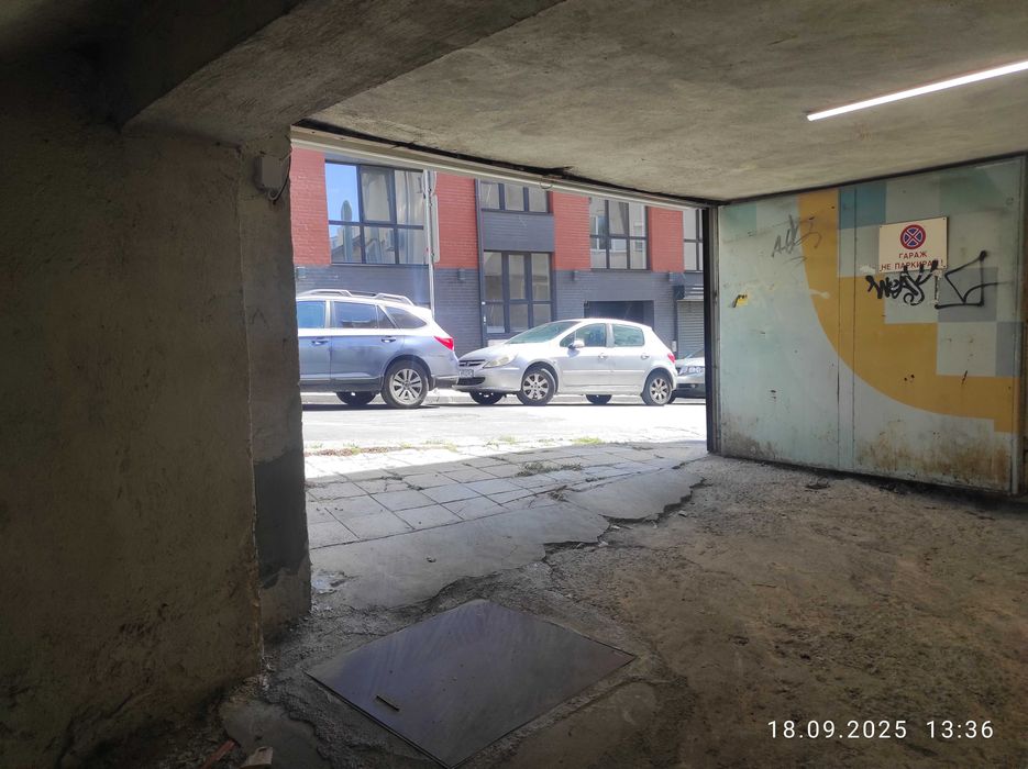 Дава се под наем Гараж / Паркомясто в Варна, Червен площад - 22 кв.м за 102 € - Снимка #2