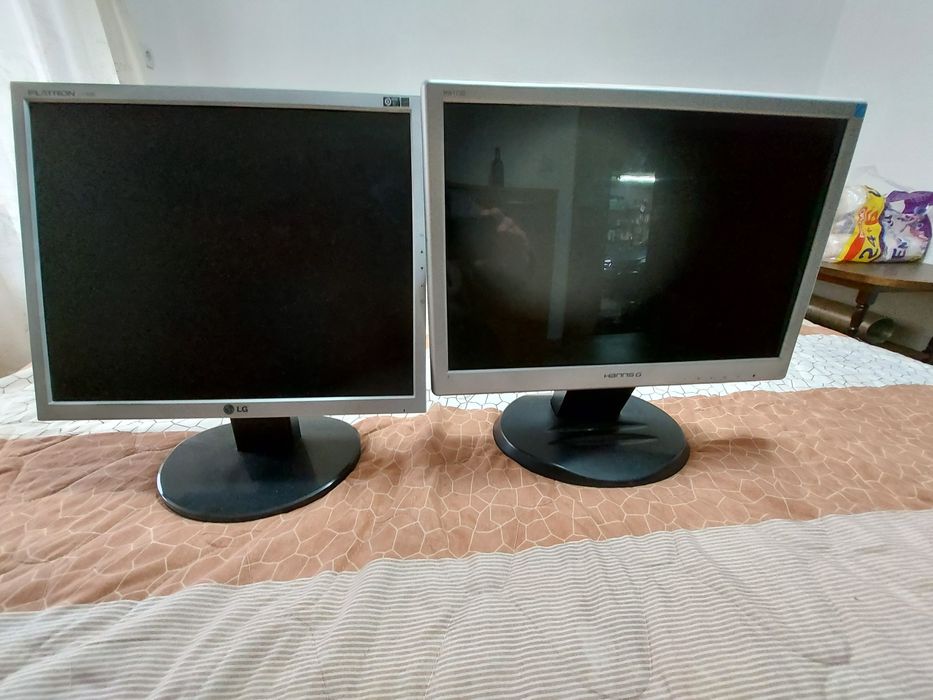 LCD монитори 2 броя 17 инча