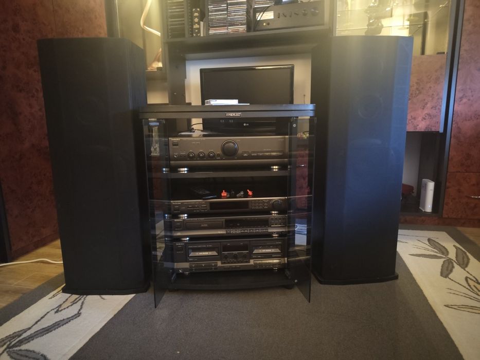 Linie technics cu Rack și boxe bonus