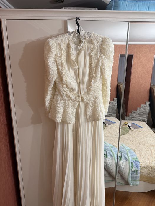 Платье в отличном сост.Сама купила за 95.