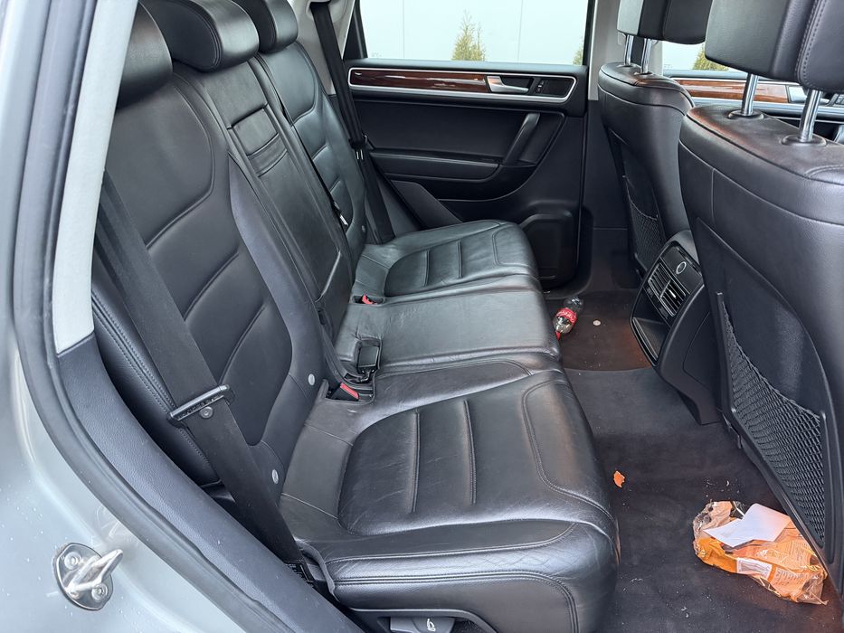 Dezmembrez touareg 7p hybrid 3.0tfsi CGE bixenon interior electric