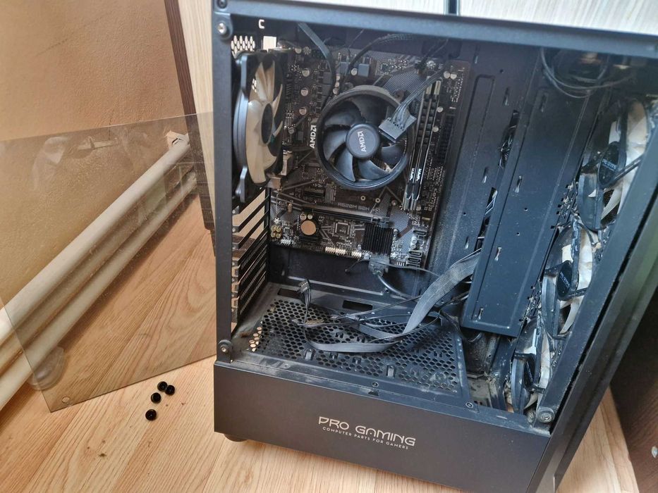 PC Ryzen 5 5600X, 32GB DDR4 3200, placă A520M + carcasă – stare f. bună